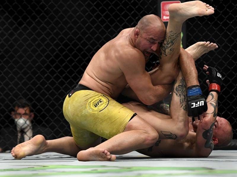 Glover Teixeira fulfills promise to win UFC Light Heavyweight title at age 42