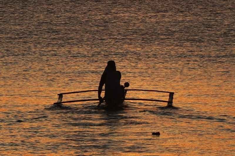 Bangka tumaob sa Cebu: 1 patay, 52 nasagip