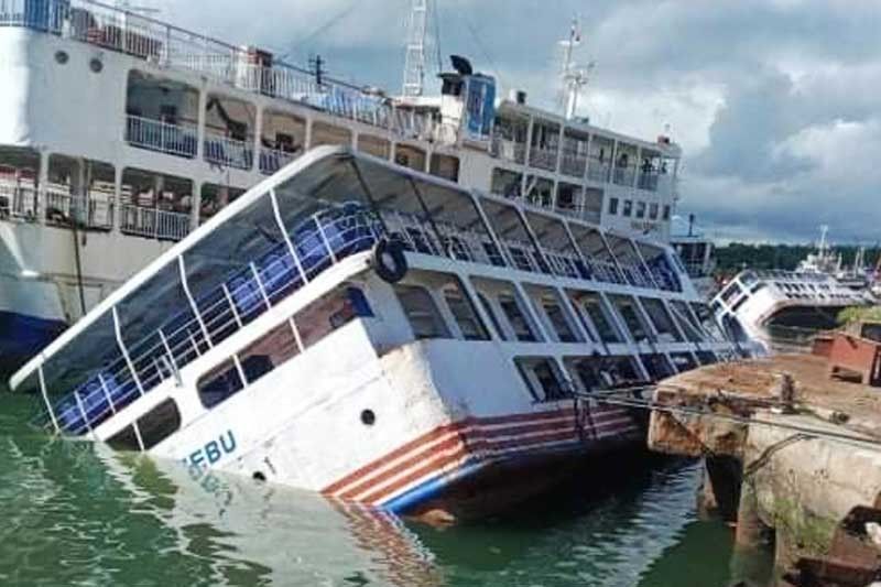 2 vessels capsize while undergoing repair in San Fernando