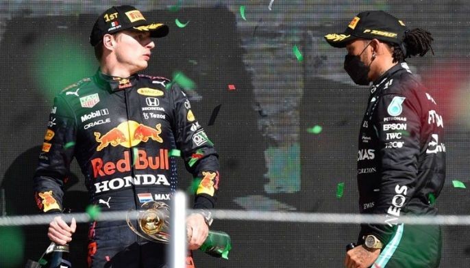 Max Verstappen believes Lewis Hamilton faces 'awkward' final year at  Mercedes