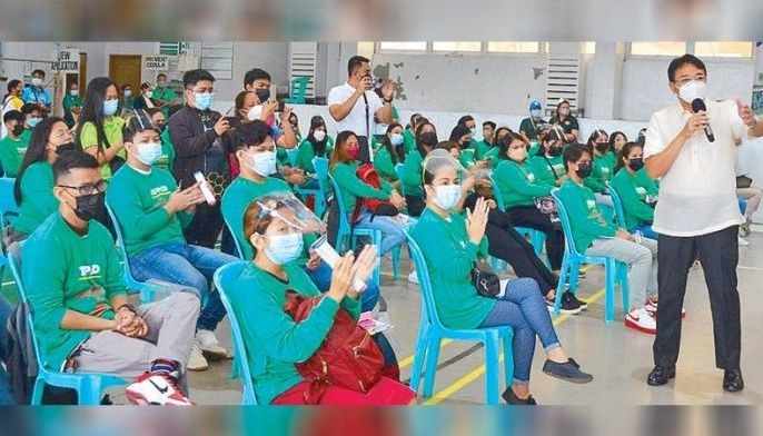 Para&ntilde;aque hires 100 contact tracers