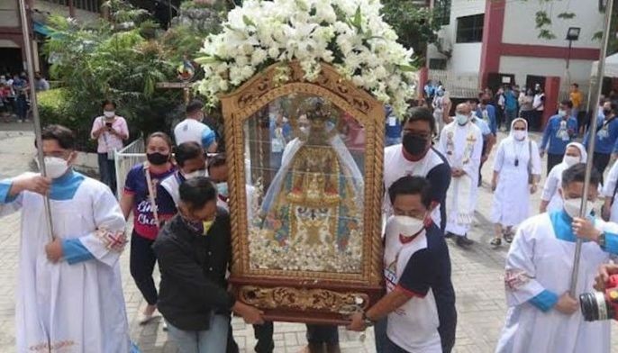 Mga deboto sa  Birhen sa Regla nihugop sa opening salvo