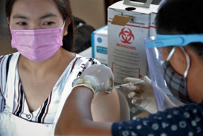 Philippines daily vaccination rate again breaches 1 million