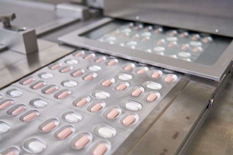Pfizer strikes global licensing deal for COVID-19 pill