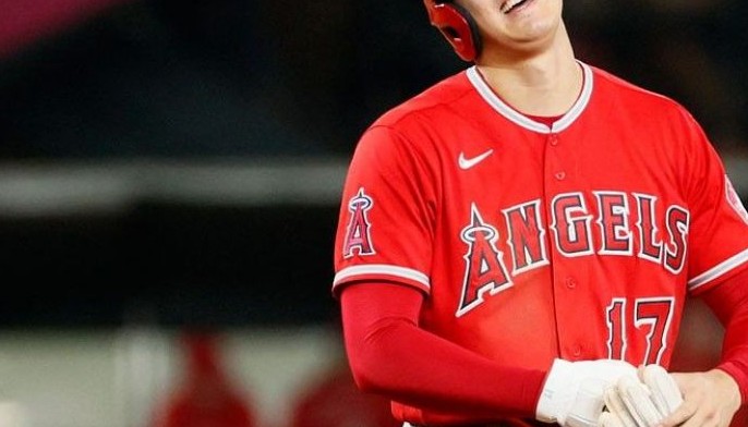 Banners, lights as Japan hails MVP award for baseballer Ohtani