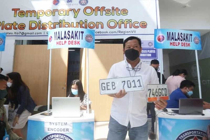 LTO-7 accepts walk-in claimants of vehicle plates