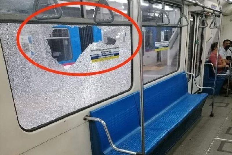 Bagon ng MRT-3 binato ng basurero, 1 sugatan