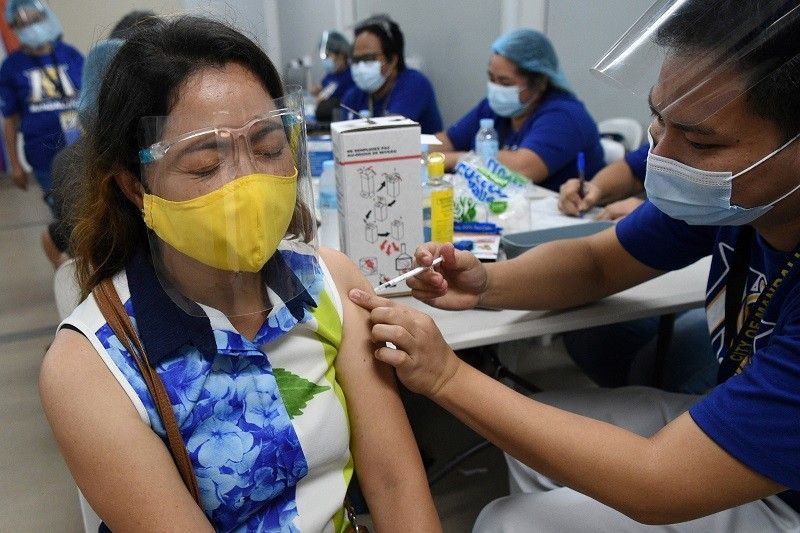 Magpapaturok vs COVID-19 sa 'national vax days' bawal markahang absent sa trabaho