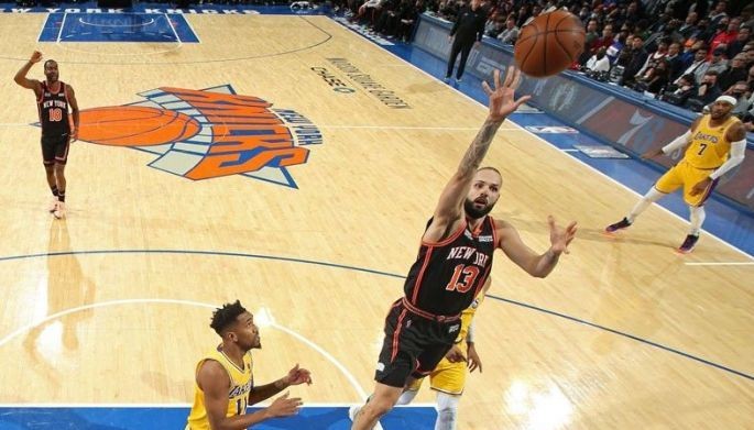 Knicks gibugha ang Lakers