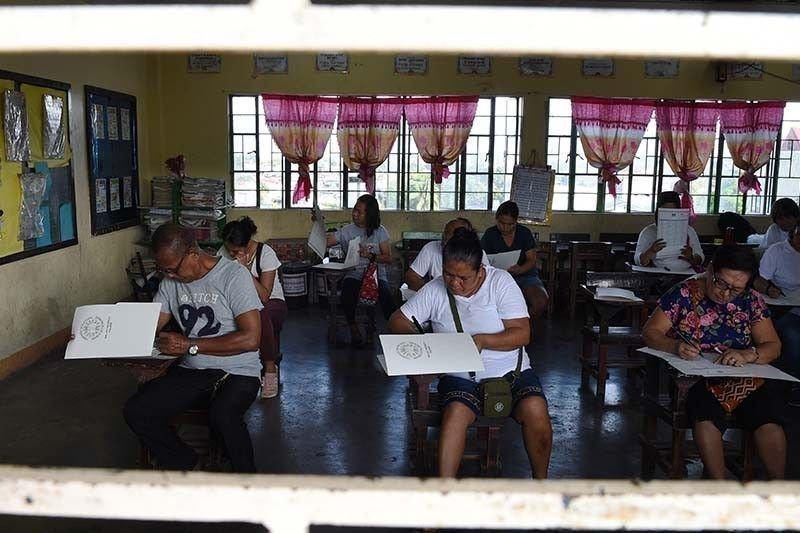 Comelec membatasi jumlah pemilih di dalam pusat pemungutan suara untuk pemilihan 2022