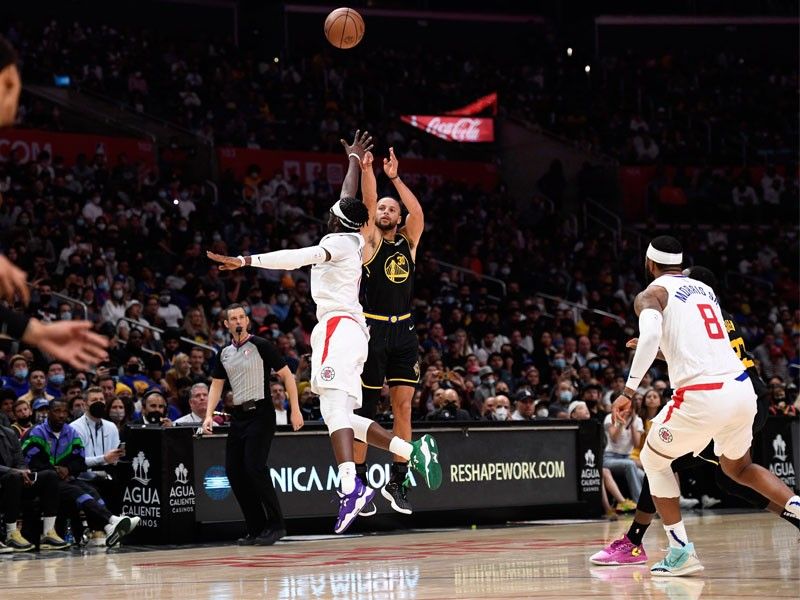 Curry propels Warriors to win over Clippers