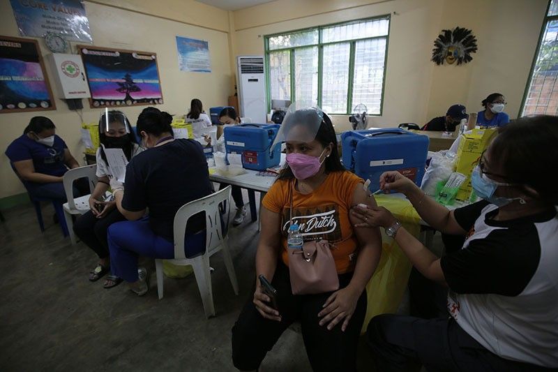 Filipina meleset dari target 3 hari tetapi mengutip peningkatan dalam upaya vaksinasi