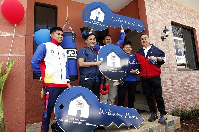Boxing Olympic medalists receive Tagaytay property