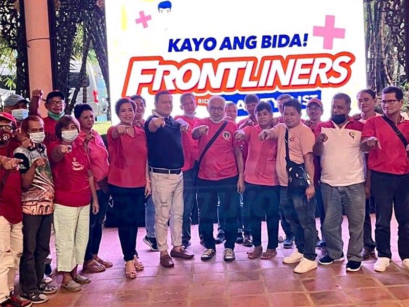 Frontliners berorientasi pesta yang berorientasi olahraga, Aragones dari Laguna bekerja sama dalam perjalanan Natal Liliw