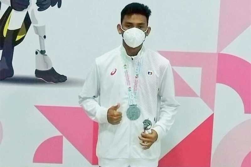 Para Perenang Alegarbes meraih medali kedua untuk dirinya sendiri di Asian Youth Para Games