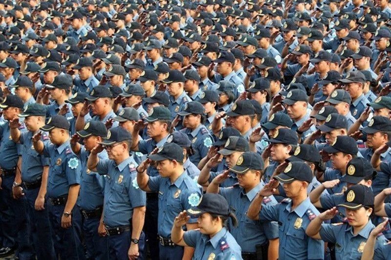 PNP menyusun kebijakan ‘Tidak ada jab, tidak ada tugas’ untuk sekitar 900 polisi yang tidak divaksinasi