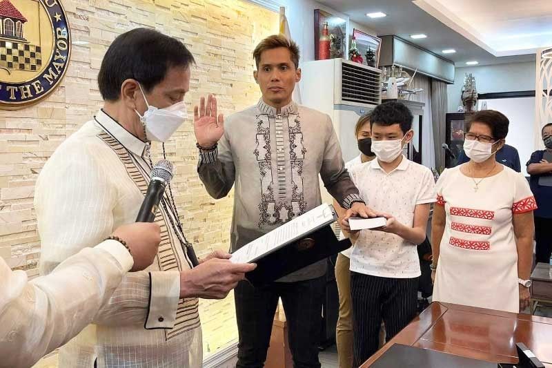 Mike, Dondon take 'public' oath today