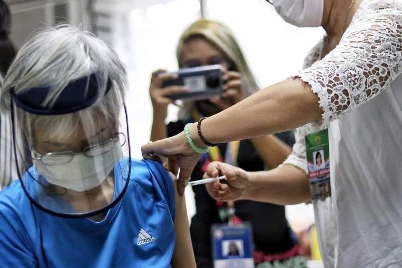 Aid put on hold for Cebu City's unvaccinated seniors, PWDs