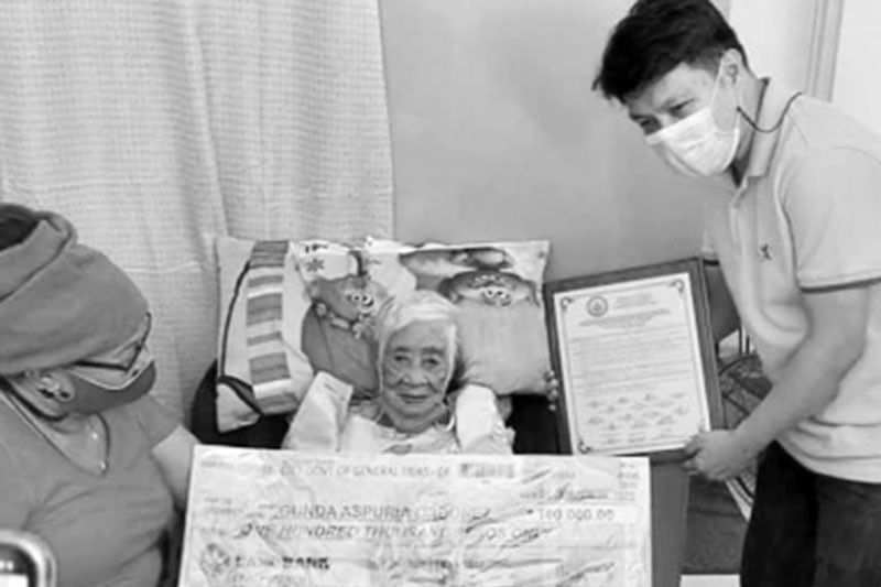 101-anyos lola sa Cavite tumanggap ng P100K cash