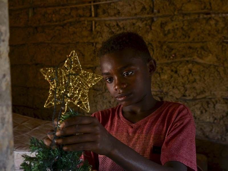 Christmas tree turns symbol of hope at Brazil dump
