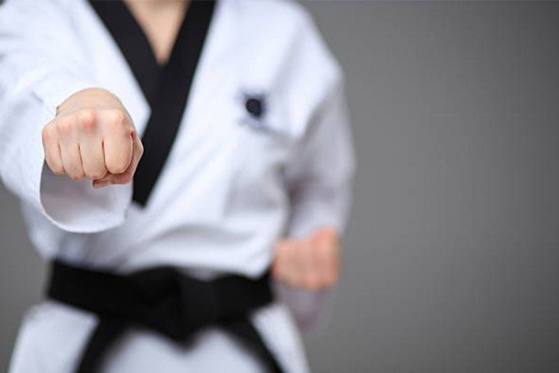 Misu mengosongkan musuh Hong Kong, polisi perunggu karate Asia