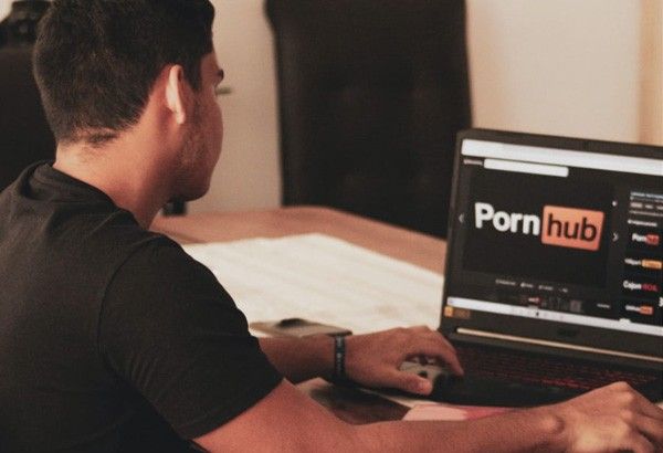 Perusahaan AS menawarkan  per jam untuk menonton film porno