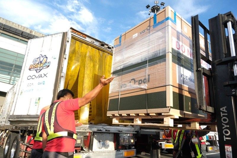 2.9M Moderna, Pfizer vaccines arrive in the Philippines