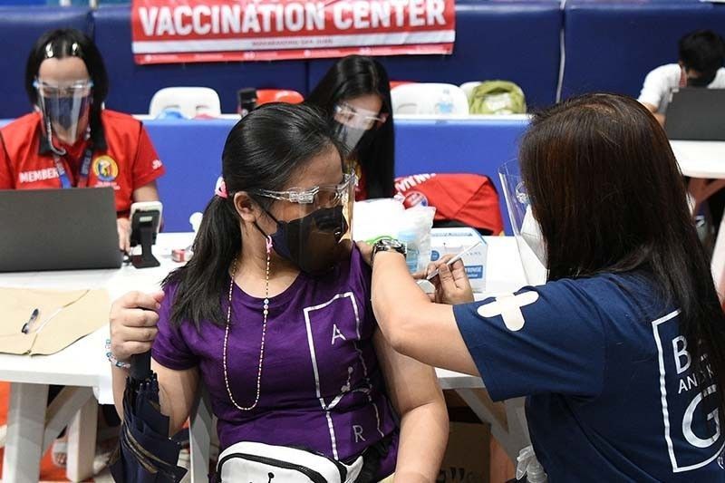 Government vax target: 77 million Pinoys by Q1