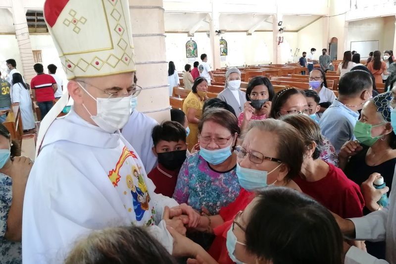 Papal nuncio spends Christmas with Siargao typhoon victims