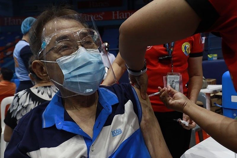 Gov't to prioritize inoculation of 1.5M unvaccinated senior citizens as it prepares for Omicron