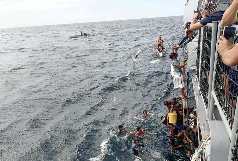 35 fishermen rescued in Palawan boat mishap