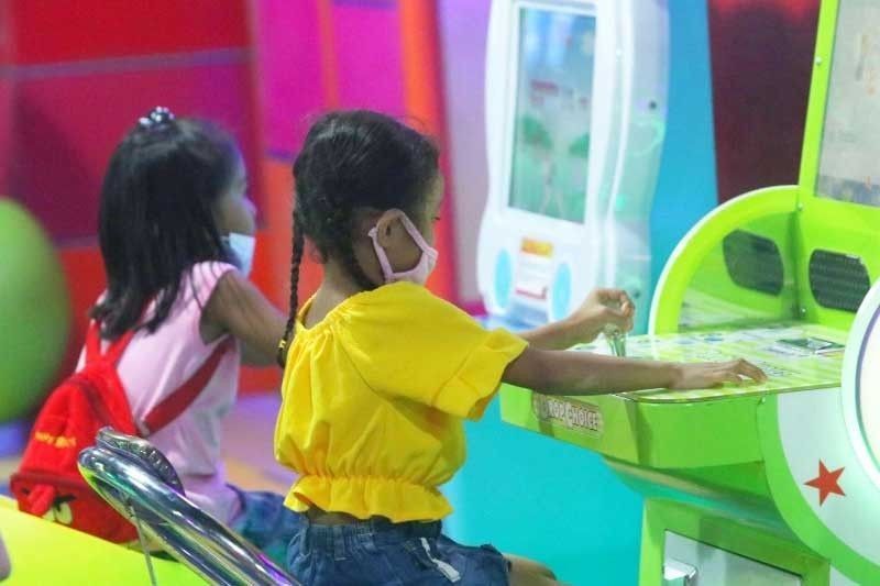 Limits on minors in Cebu City malls under review