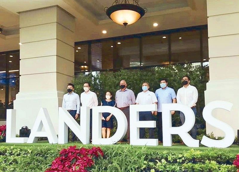 Landers lands in BGC