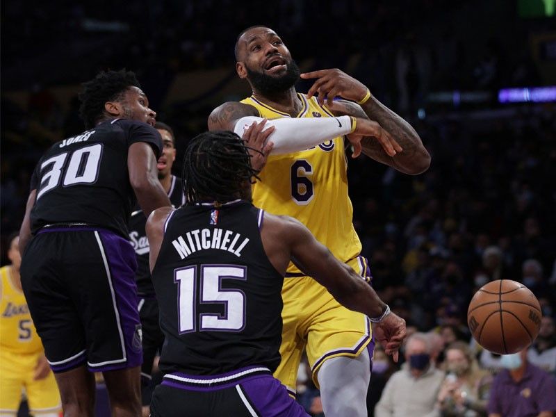 James helps Lakers rally over Kings