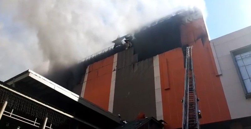 Fire breaks out at Starmall Alabang