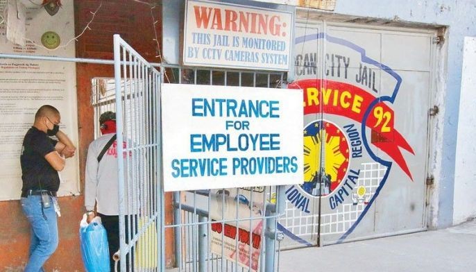 Caloocan jail warden axed after 6 inmates die