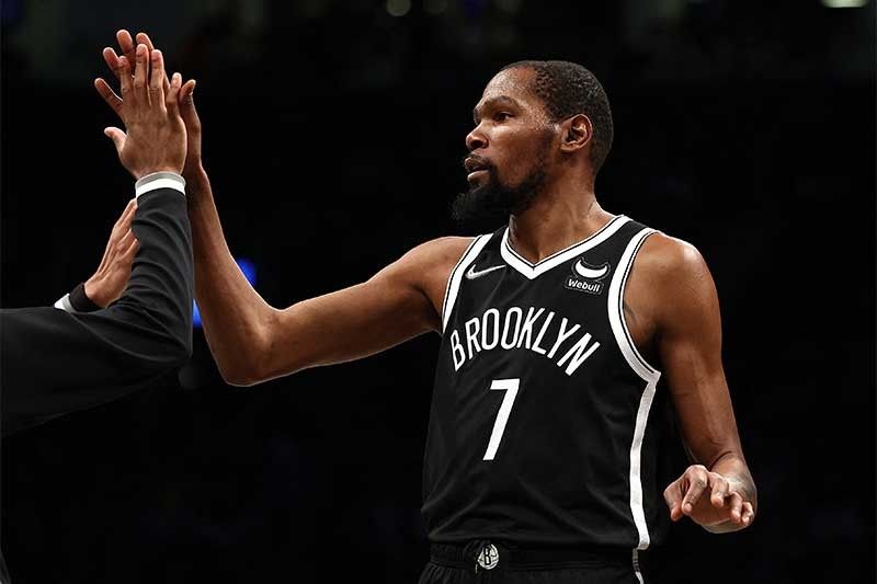 Durant hurts knee as Nets get back on win column