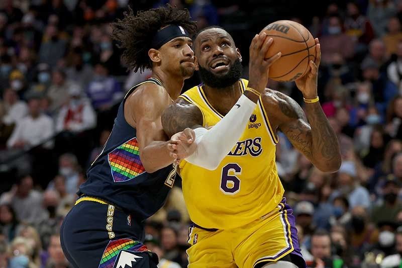 Nuggets send Lakers reeling to 3rd straight loss; Sixers cool off Heat