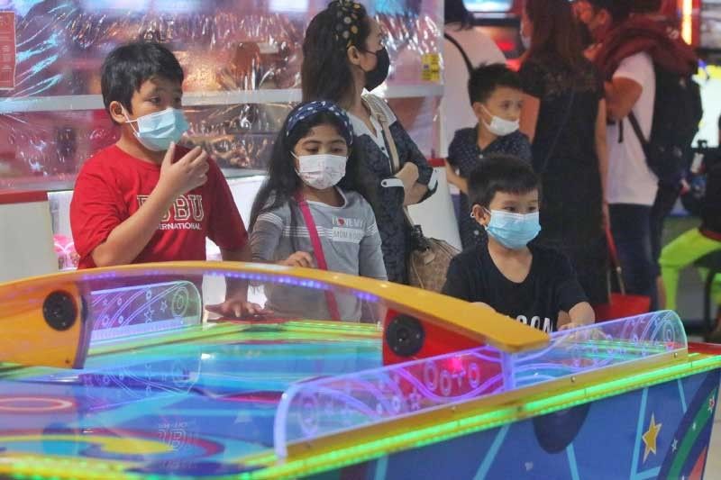 In Cebu City, 11 years old and below: Children banned from malls anew