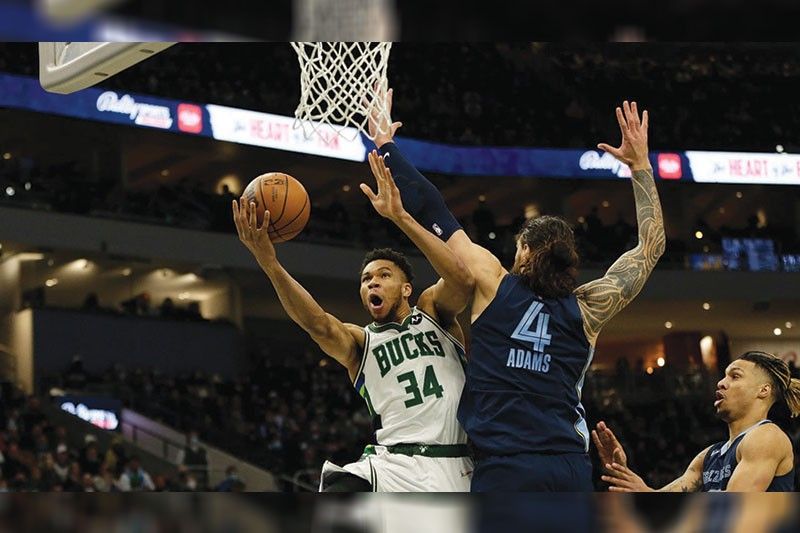 Bucks tinapos ang ratsada ng Grizzlies