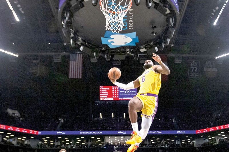 Lakers gibugha ang Nets