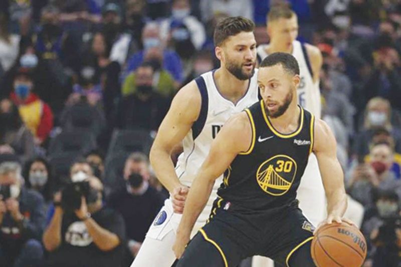 Warriors inilampaso ang Mavs | Pang-Masa