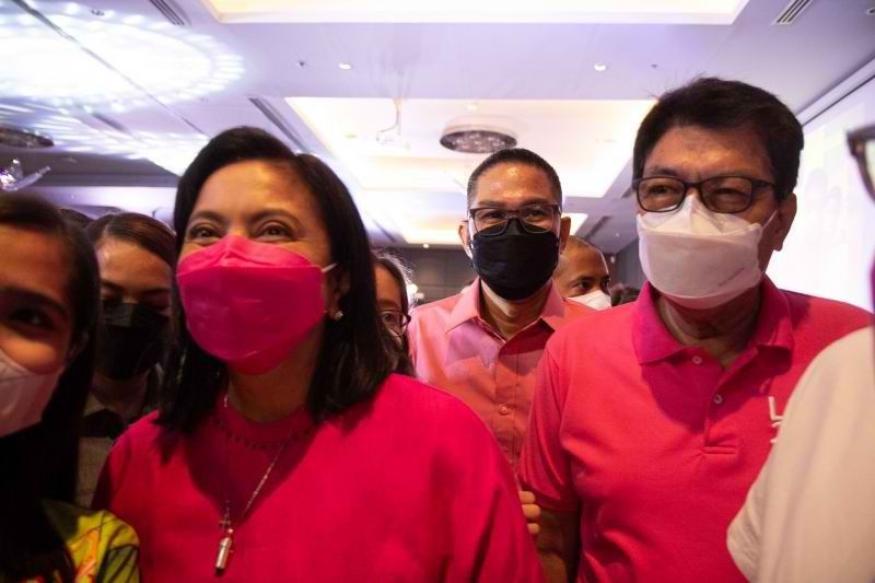In Naga City, Robredo unites opponents for congressional seat
