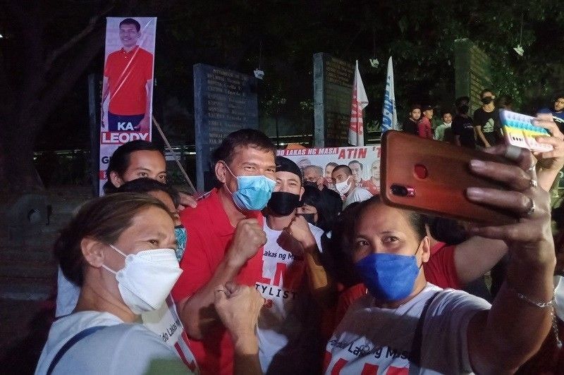 Bets to DILG: Allow selfies during campaign