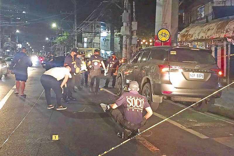 Customs man slain in Manila