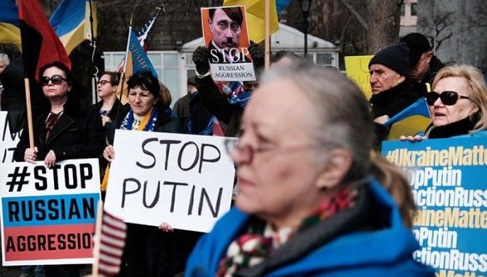 Equities tumble, oil rallies on red-hot Ukraine tensions