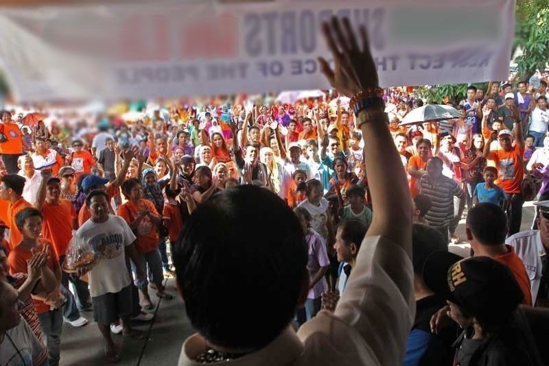 Mga barangay chairman na sasama sa kampanya ng national candidates, binalaan ng DILG