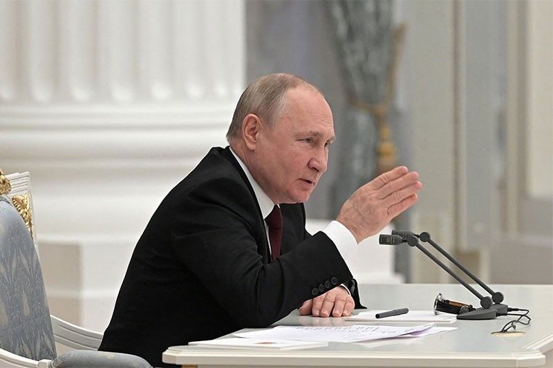 Putin recognizes independence of two Ukraine regions