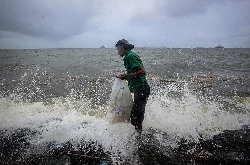 Green groups urge nations to negotiate a treaty to curb plastic pollution