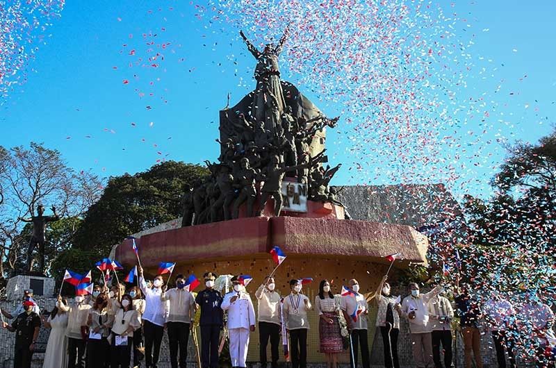 Presidential bets remember EDSA legacy, shortcomings